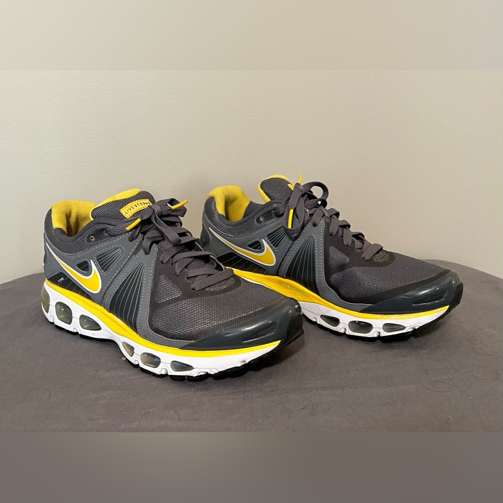 Nike Air Max shoes men’s 10 1/2